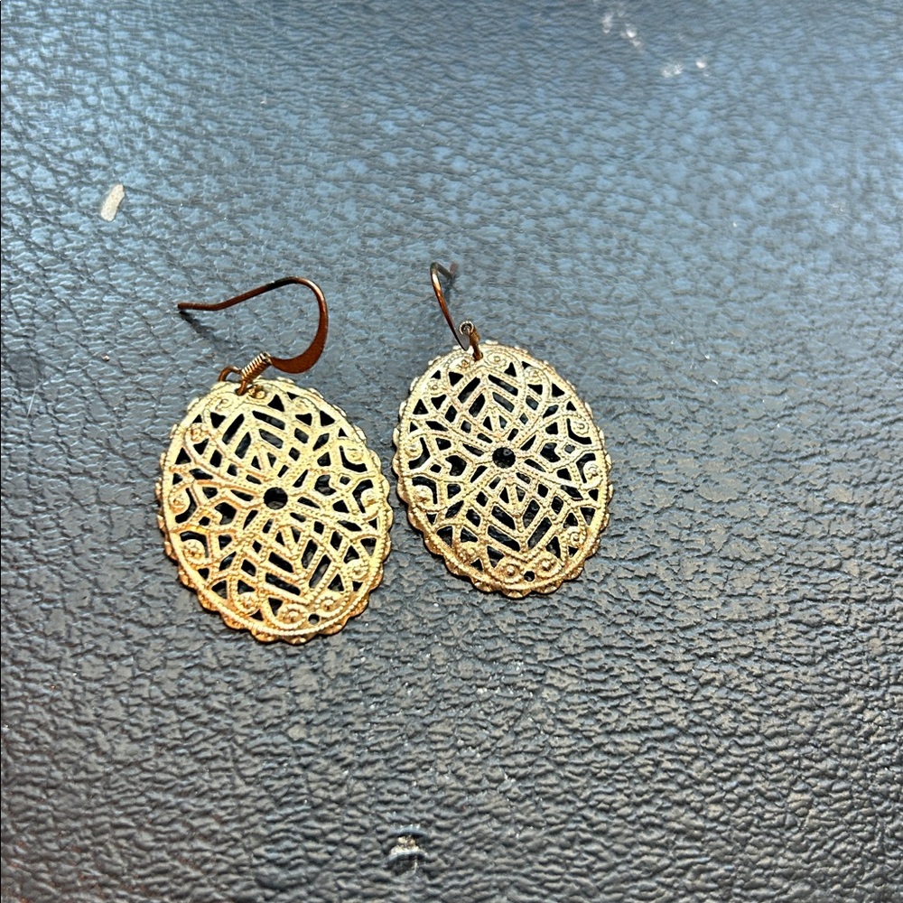 Elegant Gold Filigree Earrings